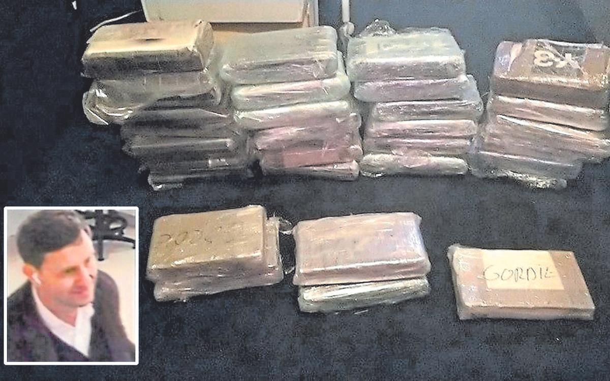 Una imagen de Doran y parte de la droga intervenida en Reino Unido