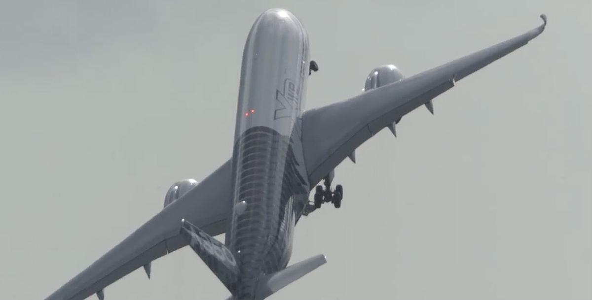 El despegue casi vertical del Airbus A350 durante la feria de la ILA de Berlín, a finales de abril