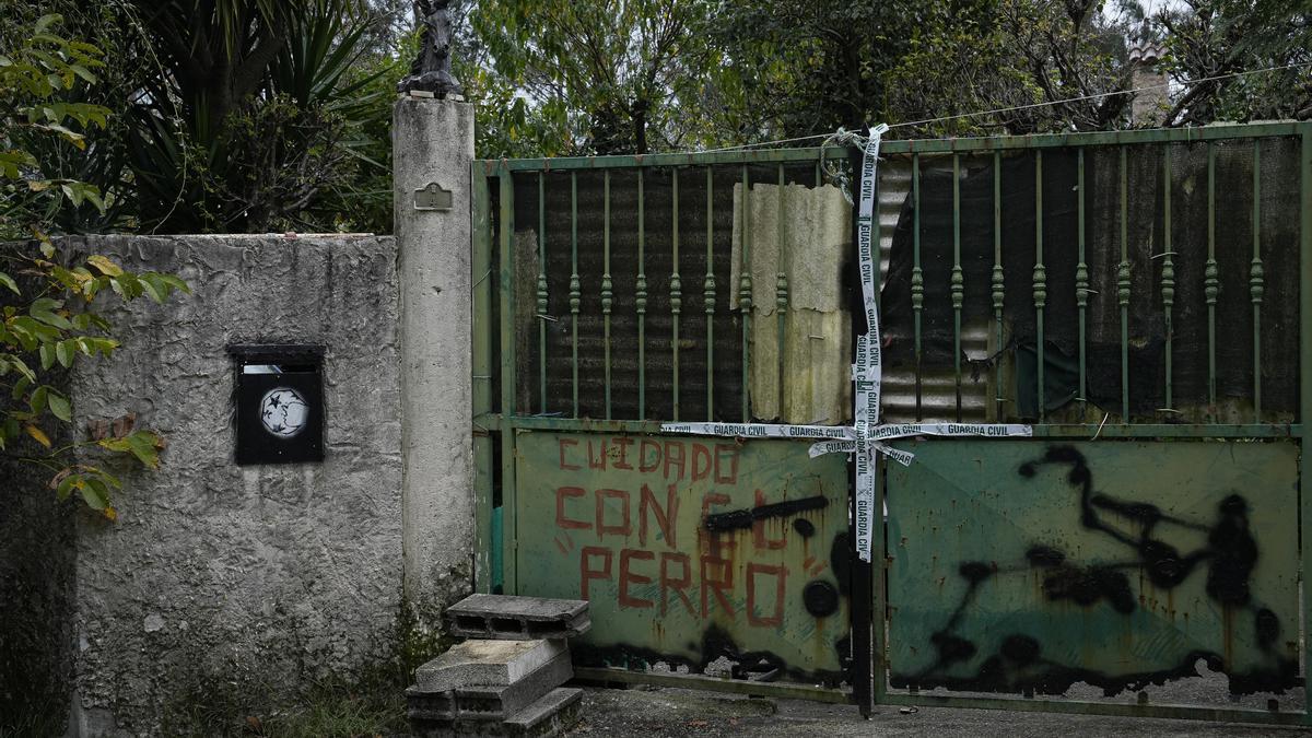 Puerta de la casa donde ocurrieron los hechos, a 8 de noviembre de 2024, en Baiona, Pontevedra, Galicia-