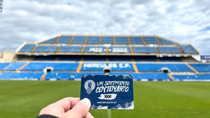 Diseño del carné conmemorativo el centenario que la comisión vende por 5 euros en la tienda oficial del club.