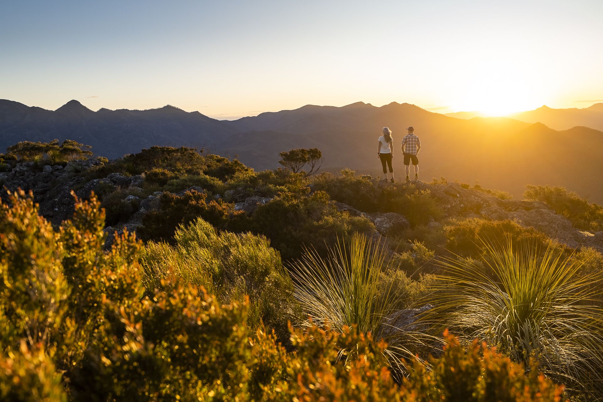 SCENIC RIM MOUNTAINTOP SUNSET - Lachlan Gardiner (Australia) - Mención de Honor: Hombre en Montaña-Naturaleza