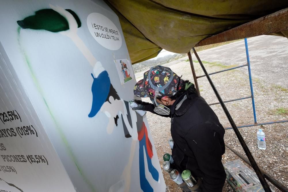 Trabajo de pintura en el monolito de la cima Angli