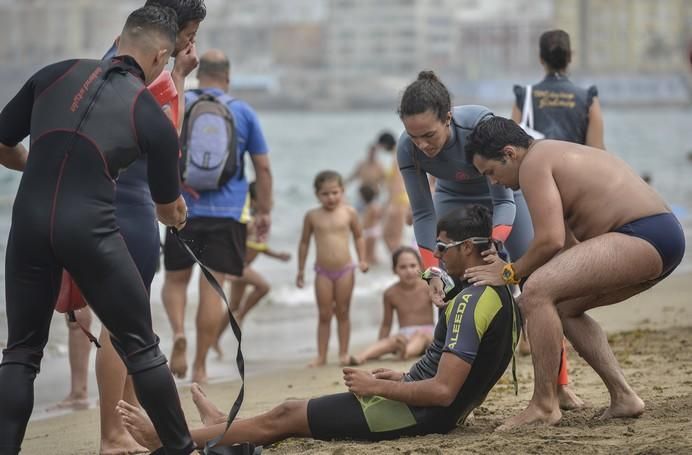 08/08/17.LAS PALMAS DE GRAN  CANARIA. cursillo de socorrismo en Las Canteras. FOTO: J. PÉREZ CURBELO