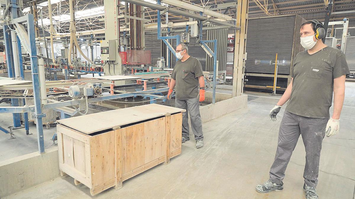 Las decisiones del Gobierno sobre la cogeneración son una dificultad añadida a la industria cerámica de Castellón.