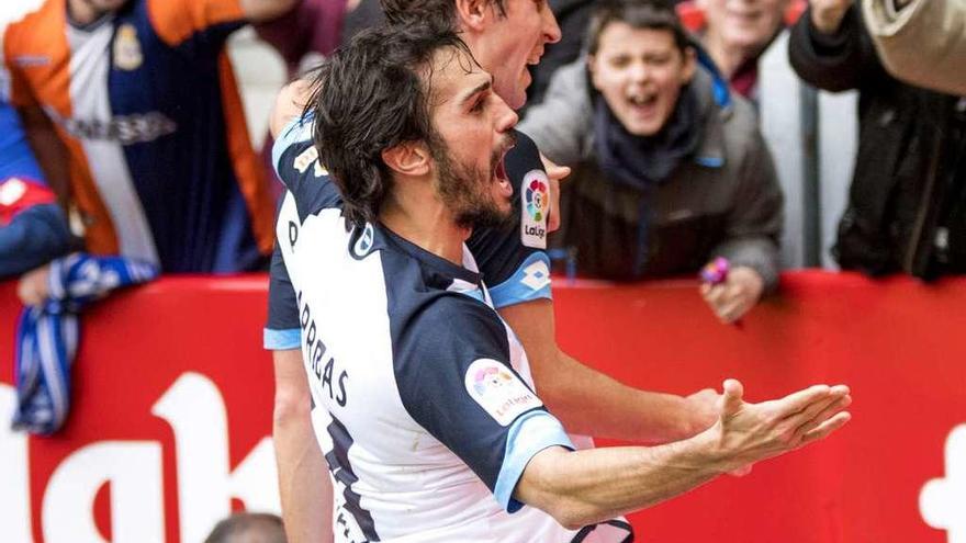 Arribas y Mosquera celebran el gol de la victoria ante el Sporting el domingo.