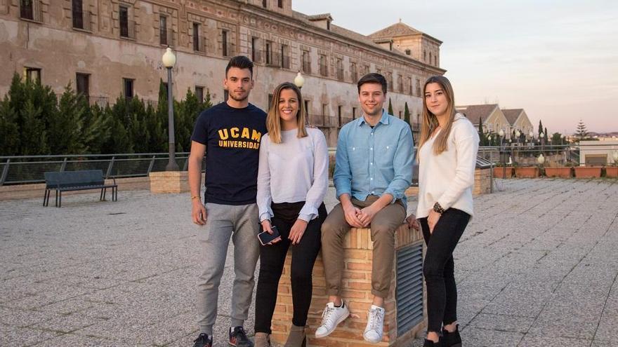Estudiantes en el Campus de Murcia. ucam