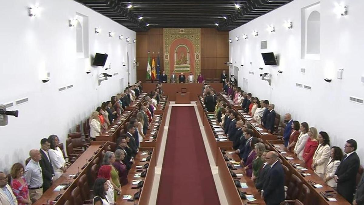 Minuto de silencio en el arranque de la XIII Legislatura andaluza