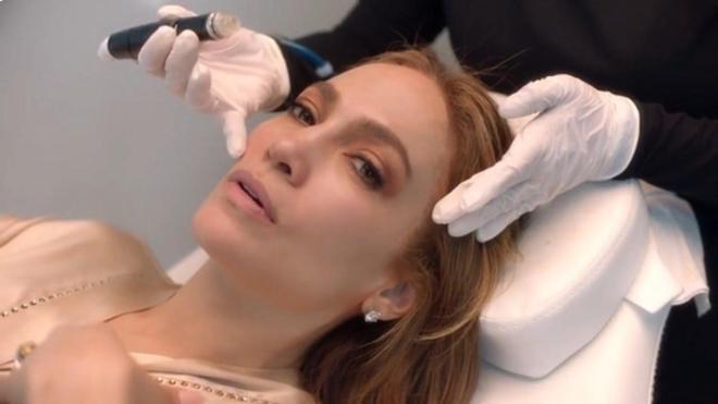 Jennifer Lopez durante el tratamiento de Hydrafacial