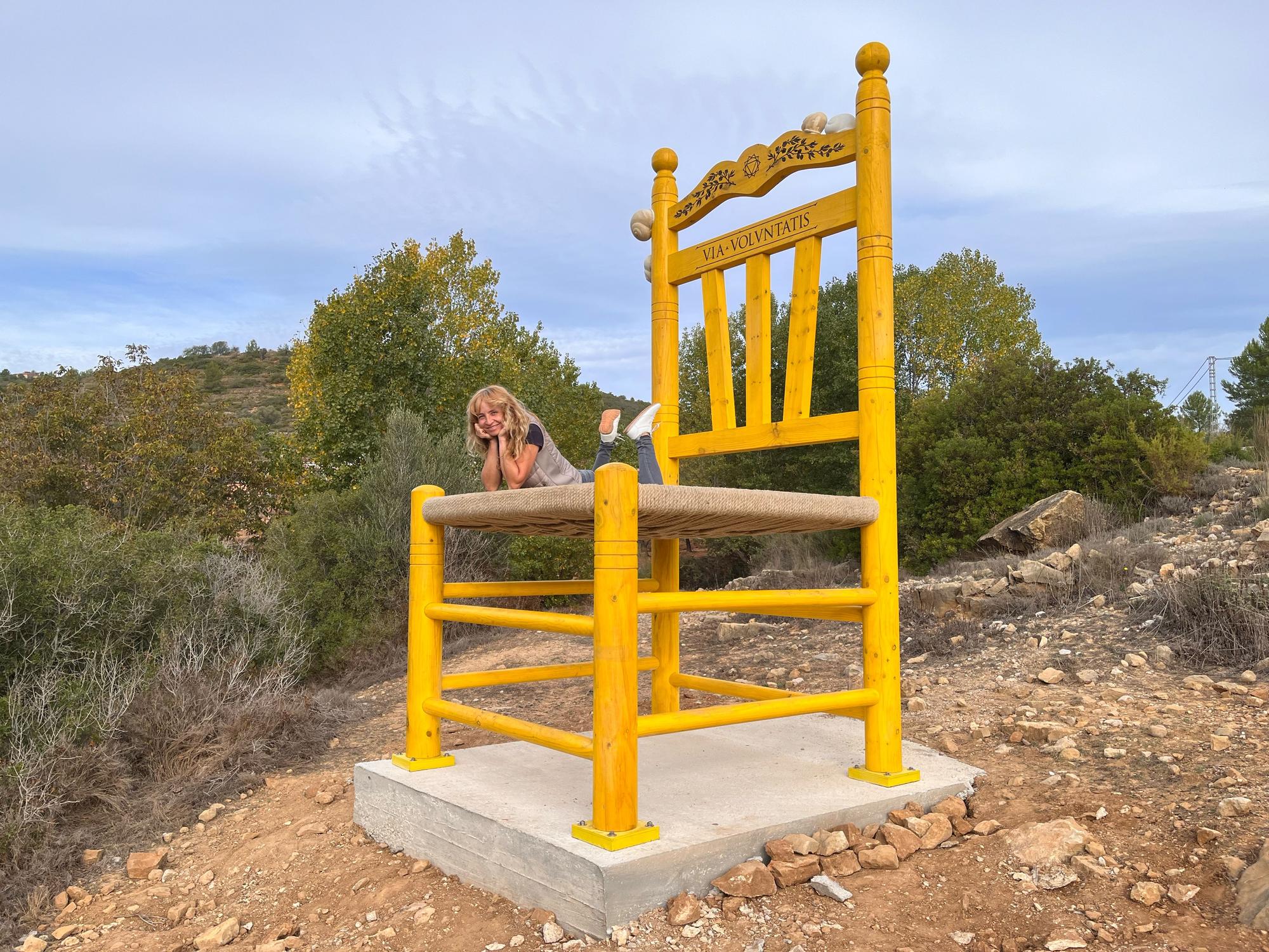 La silla amarilla se ubica en Vall d&#039;Alba.