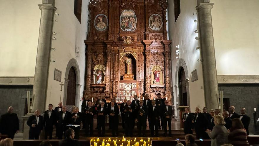 El coro de voces graves de la UA El Cabo, en el recital ofrecido en la iglesia del Pilar