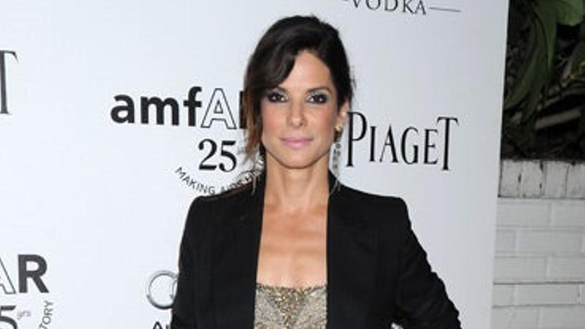 Sandra Bullock muy elegante en amFAR's Inspiration Gala de Los Ángeles