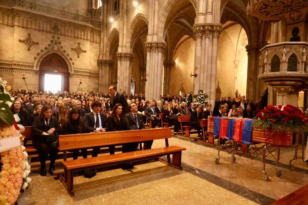 Las imágenes del entierro del padre del presidente del Levante, Pedro Catalán