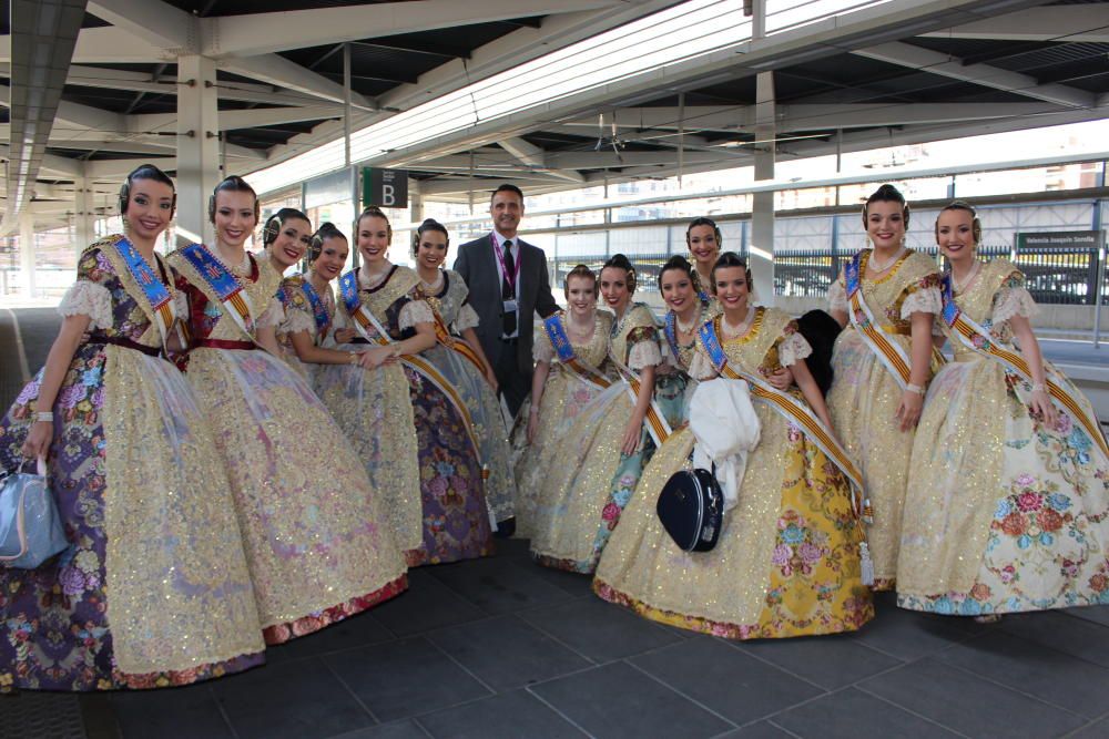 El viaje de la fallera mayor y la corte a Salamanca para el Extra de Fallas de Levante-EMV