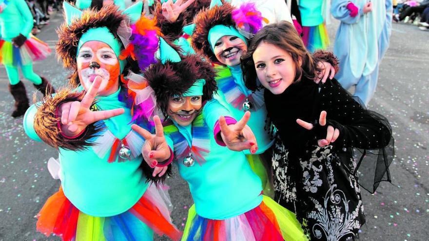 Una colla de noies del carnaval del 2016.