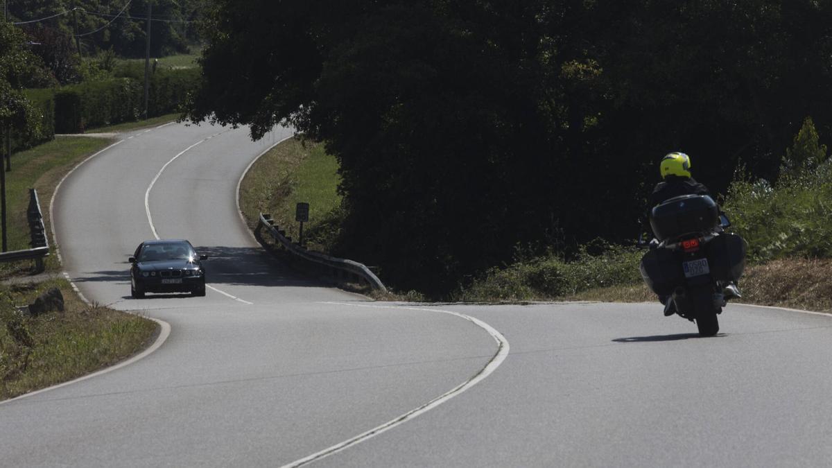 CARRETERA ENTRE LUANCO Y AVILES
