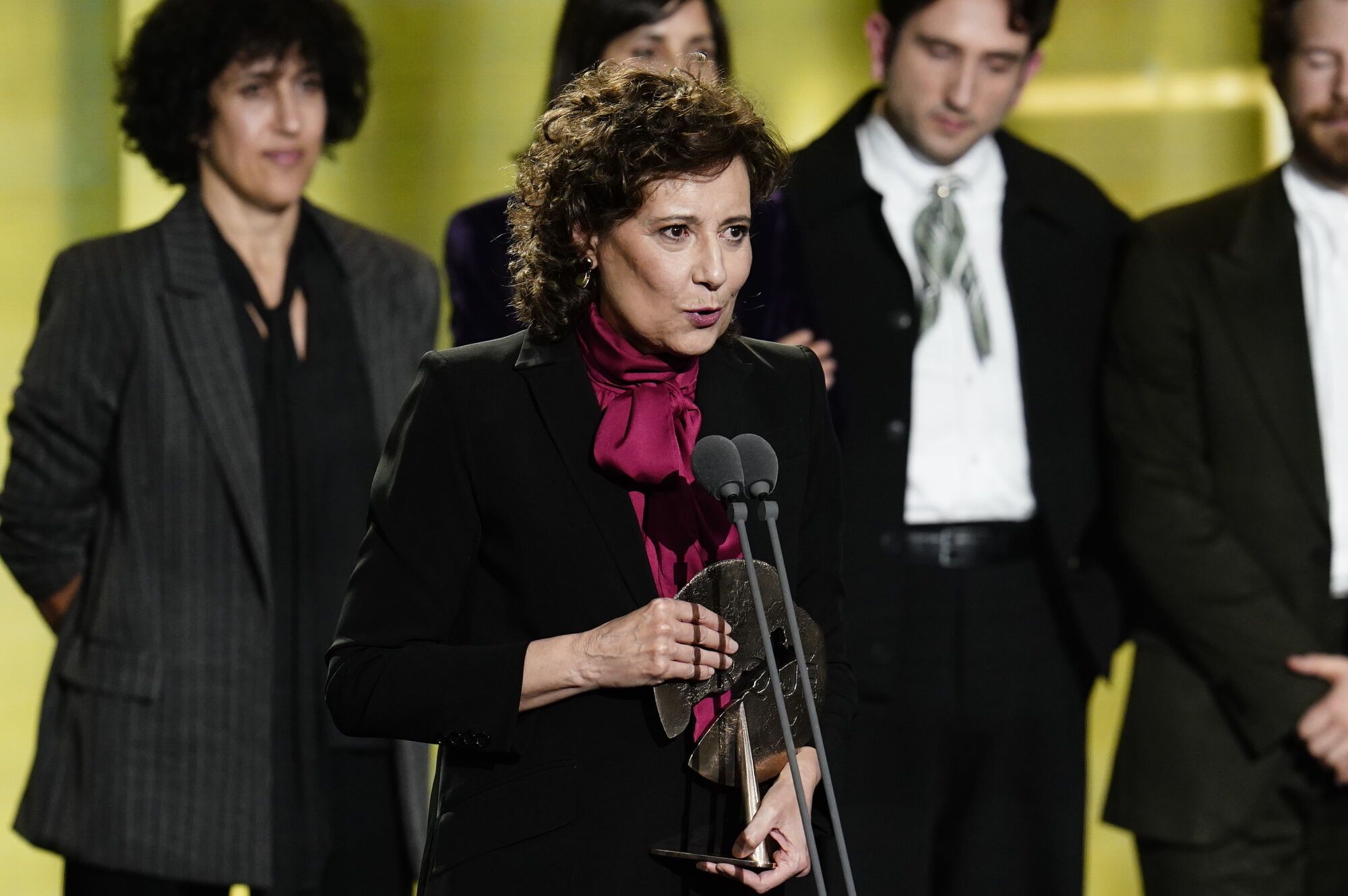 La productora Miriam Porté interviene junto al equipo de 'Sorda' tras recoger el premio a 'la educación en valores del cine' durante la gala de la 31 edición de los Premios José María Forqué, en el Palacio Municipal de IFEMA, a 13 de diciembre de 2025, en Madrid (España). Los Premios Cinematográficos José María Forqué, conocidos como ‘Premios Forqué’, fueron creados en 1996 por la Entidad de Gestión de Derechos de los Productores Audiovisuales (Egeda) para honrar la memoria de José María Forqué, figura en la cinematografía española y primer presidente de Egeda. EGEDA creó el premio con el objetivo de difundir la importancia de la industria audiovisual española e impulsar la figura del productor cinematográfico. 13 DICIEMBRE 2025;GALA;PREMIOS FORQUÉ;FORQUÉ;PREMIOS;31 EDICIÓN;IFEMA;MADRID A. Pérez Meca / Europa Press 13/12/2025. Miriam Porté;A. Pérez Meca;category_code_sho;
