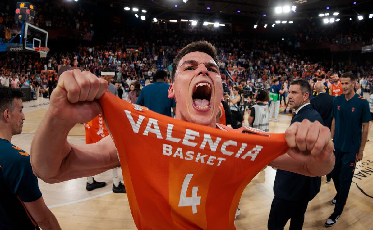 Jaime Pradilla, tras ganar la Liga Endesa con el Valencia Basket el pasado jueves en Barcelona.