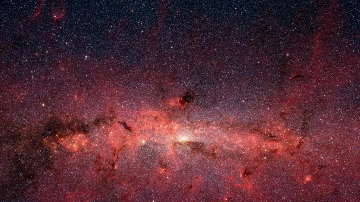 Imagen del centro galáctico obtenida a partir de las observaciones realizadas con distintos telescopios.