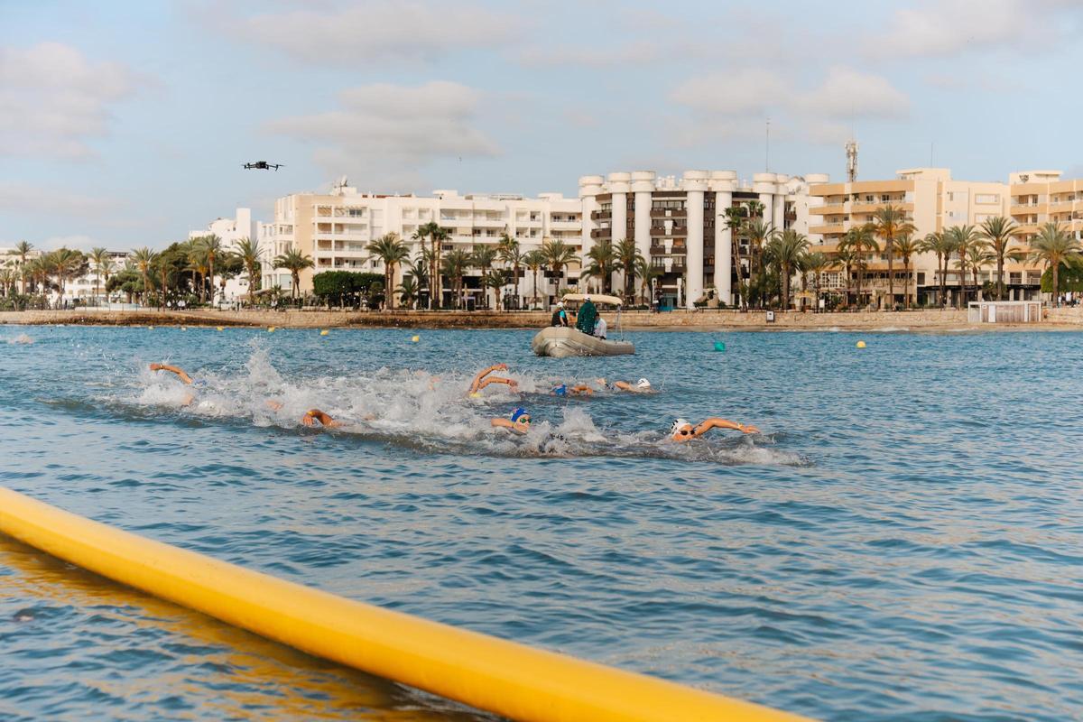 Imágenes del knockout sprint de la Copa del Mundo de aguas abiertas en Santa Eulària Imágenes del knockout sprint de la Copa del Mundo de aguas abiertas en Santa Eulària