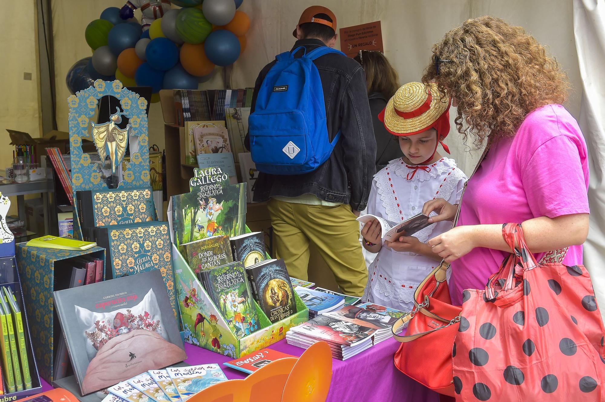 Ambiente en la Feria del Libro en Las Palmas de Gran Canaria (30/05/22)