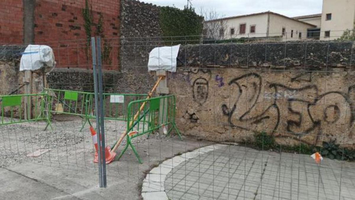 El mur de Caputxins escapçat