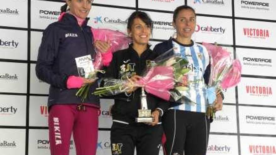 Podio en categoría femenina del V Maratón Cabberty de Málaga.