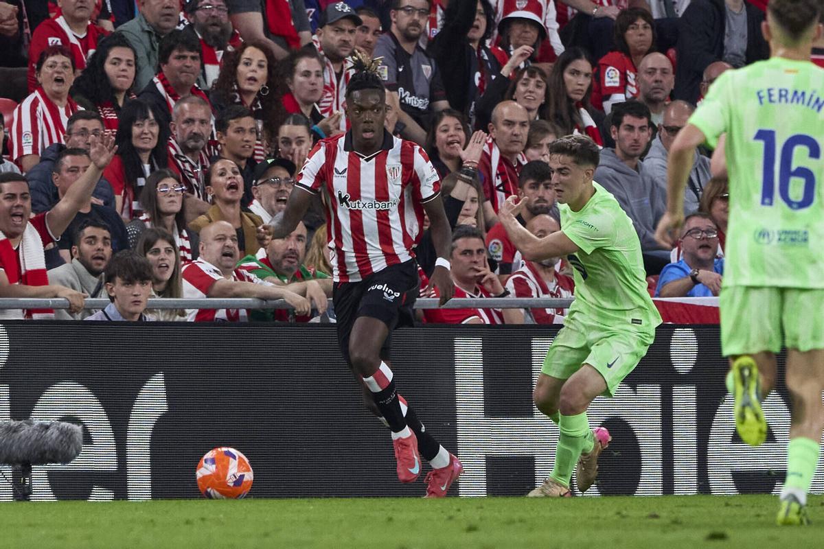 Nico Williams, en una acción del partido contra el FC Barcelona