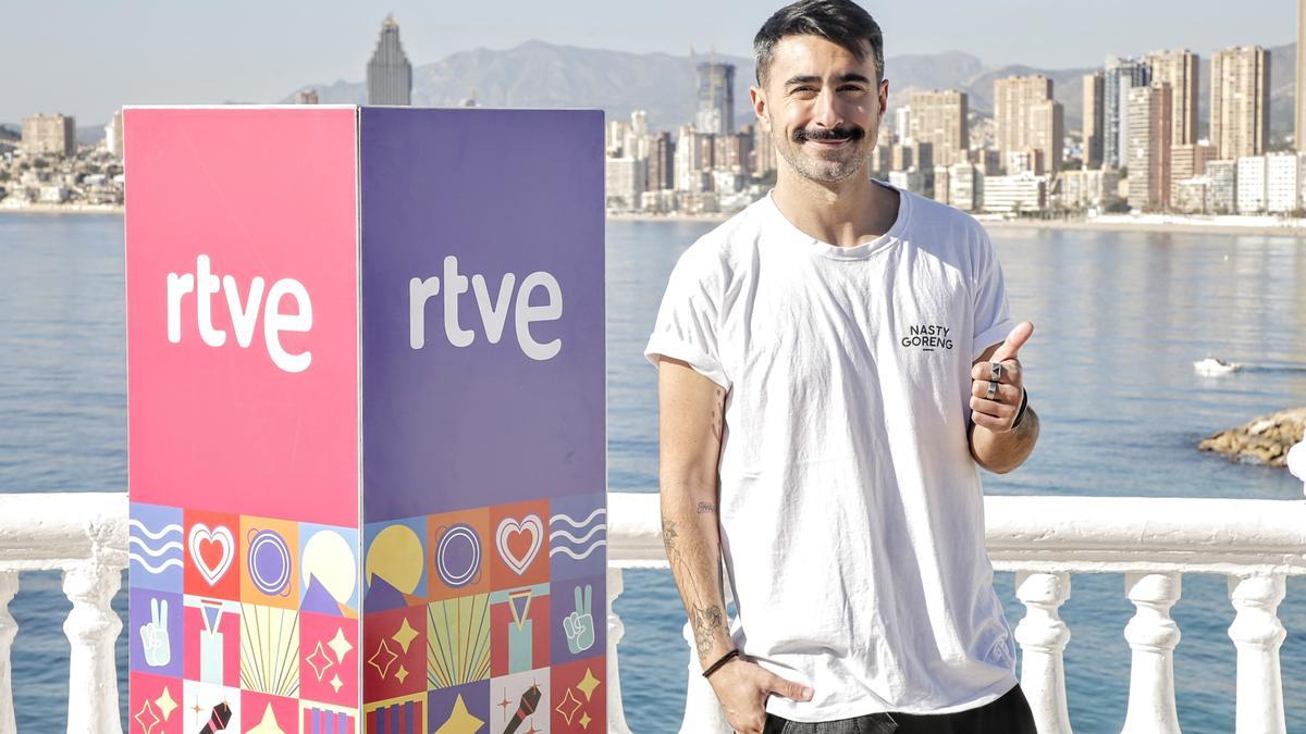 Rayden posa en una rueda de prensa tras la celebración de la segunda semifinal del Benidorm Fest 2022