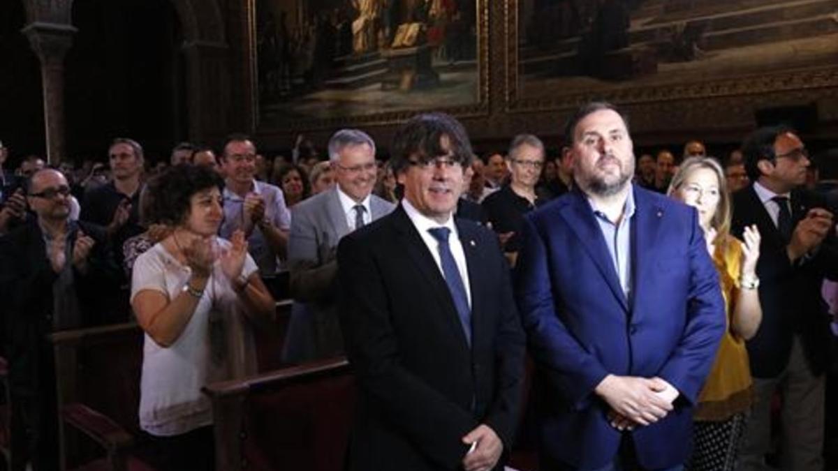 Puigdemont y Junqueras, el pasado sábado, en el acto municipalista a favor del referéndum.