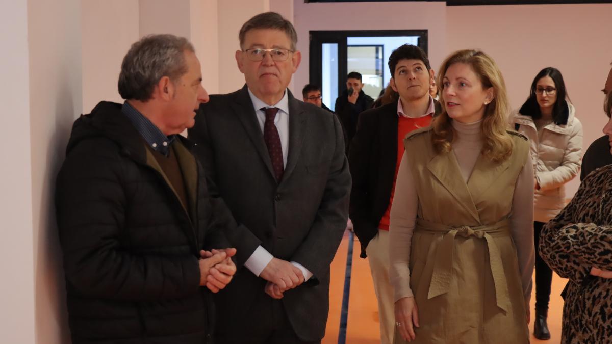 El president de la Generalitat, Ximo Puig, junto la alcaldesa de Castelló, Amparo Marco, en el colegio Herrero de la capital, este miércoles