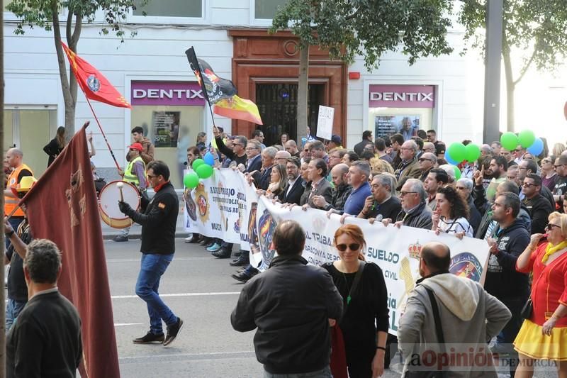 Miles de policías claman en Murcia para exigir "equiparación real" de sus salarios