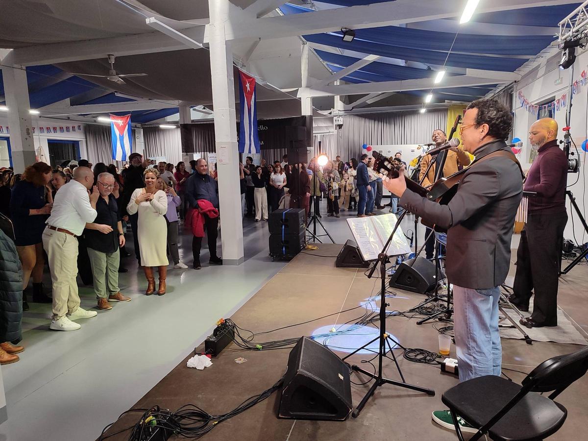 Momento de una actuación en directo en la Festa Cubana.