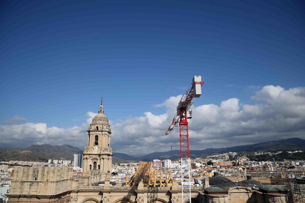 Vistas de la construcción de las cubiertas de la Catedral de Málaga.