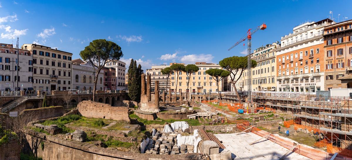 El Largo di Torre Argentina durante la reforma