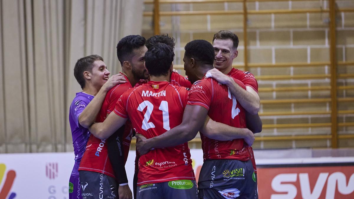 Celebración de los jugadores del ConectaBalear Manacor.