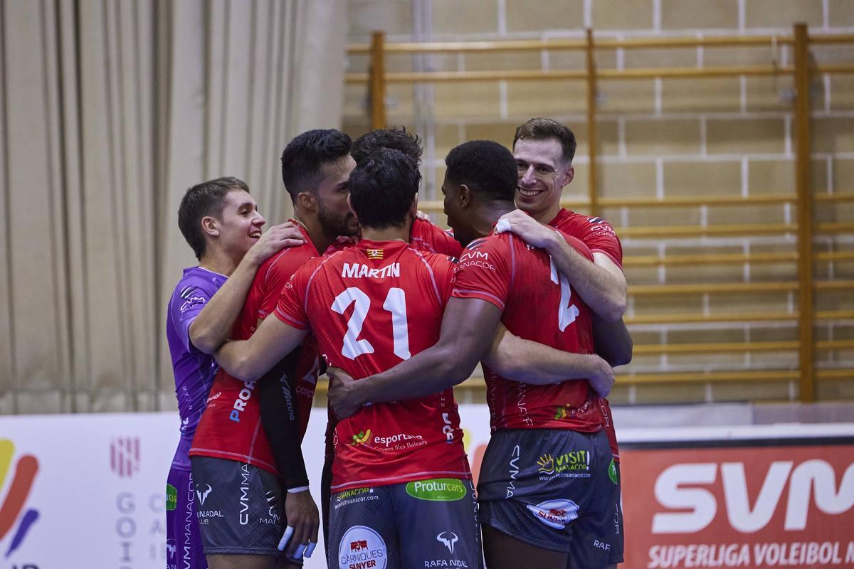 Celebración de los jugadores del ConectaBalear Manacor.