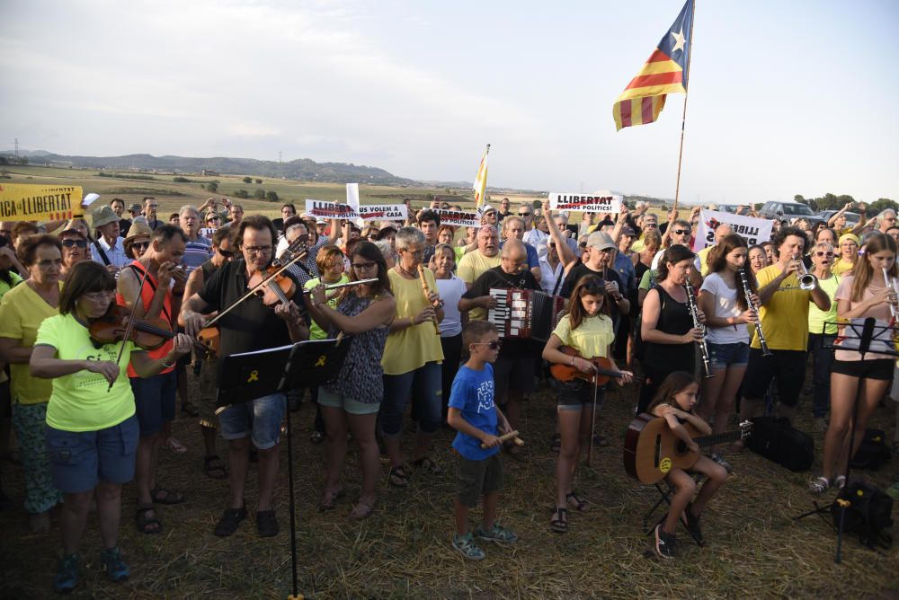 Els Músics per la Llibertat porten «El cant dels ocells» a la presó de Lledoners