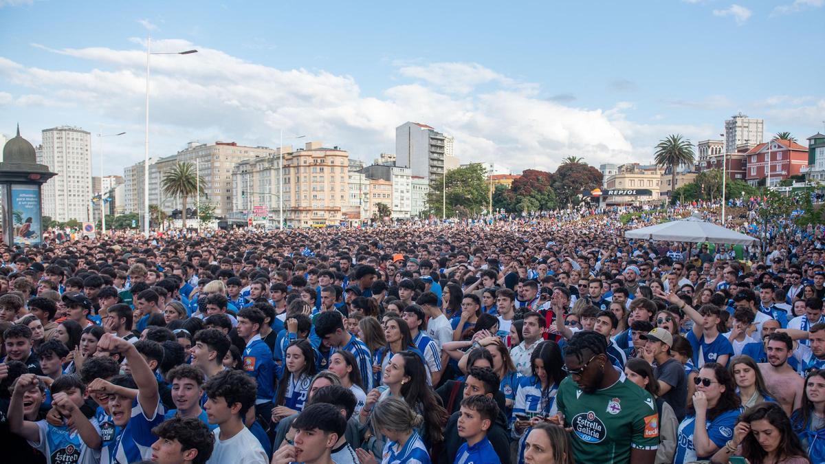 Aficionados del Dépor siguiendo el Deportivo-Castellón