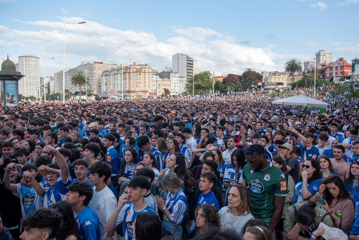 Aficionados del Dépor siguiendo el Deportivo-Castellón