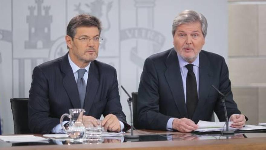 El ministre de Justícia, Rafael Catalá, i el ministre portaveu, Íñigo Méndez de Vigo.