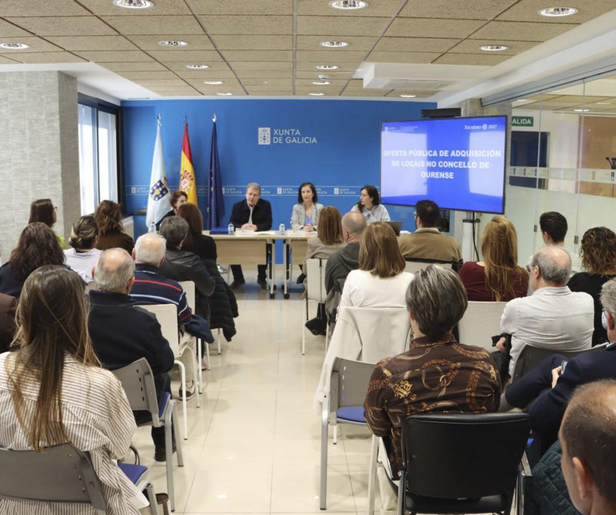 Reunión informativa en la delegación de la Xunta, este jueves. | FDV
