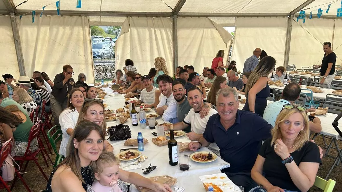 Leceñes disfruta una fabada "ejemplar" de récord: un total de 550 comensales que este año "saborean mejor" la fiesta