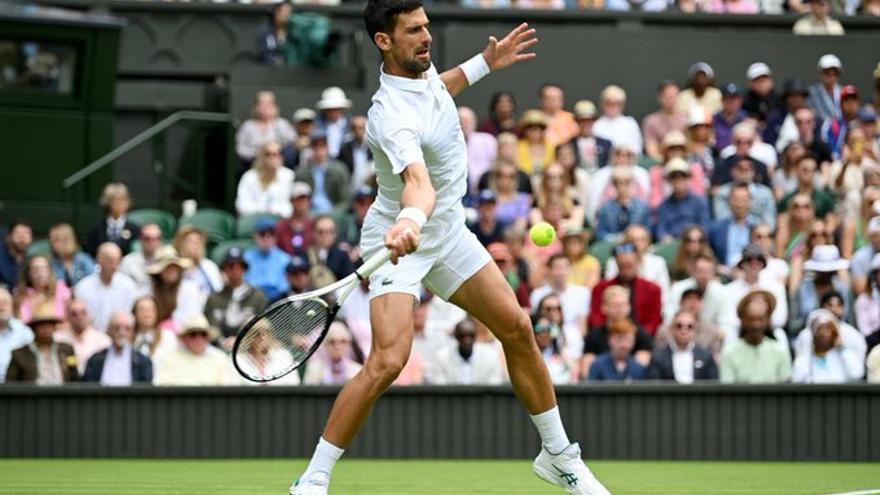 Djokovic no puede acabar su partido ante Hurkacz en Wimbledon