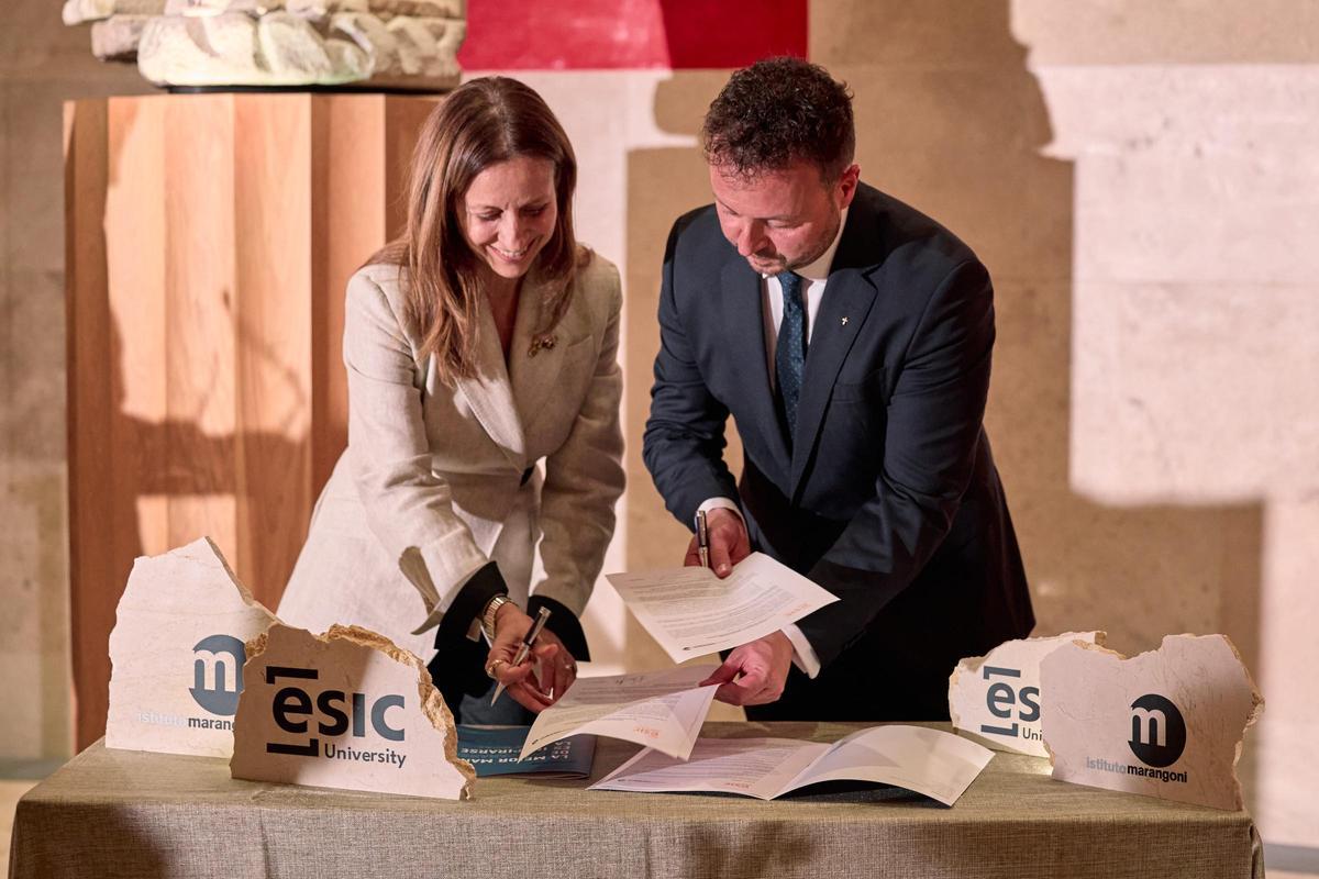 Stefania Valenti, Managing Director del Istituto Marangoni, y Eduardo Gómez Martín, Presidente de ESIC University