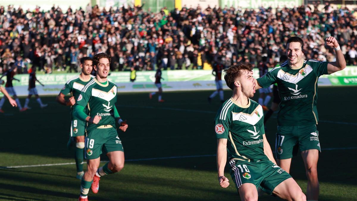 Fotogalería: las imágenes del Cacereño - Arenas Club