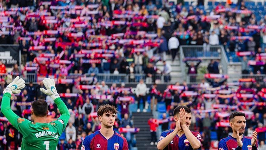 El Eldense acaricia el ascenso con la punta de los dedos