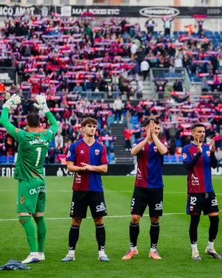 El Eldense acaricia el ascenso con la punta de los dedos