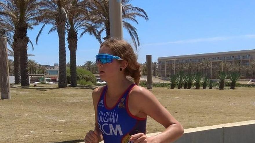 La joven triatleta malagueña.