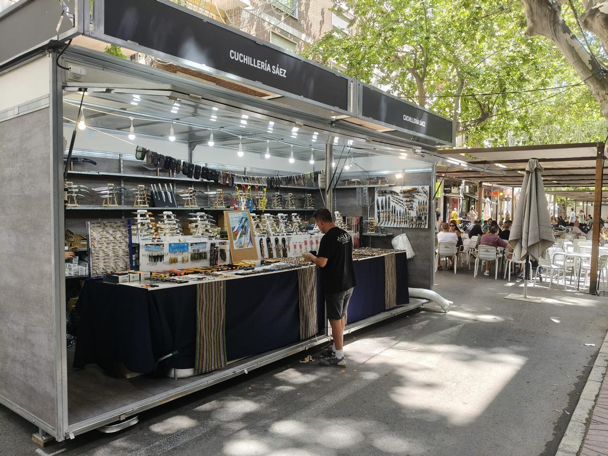 Los puestos de la Fira de Xàtiva ya están montados y acogen a sus primeros clientes