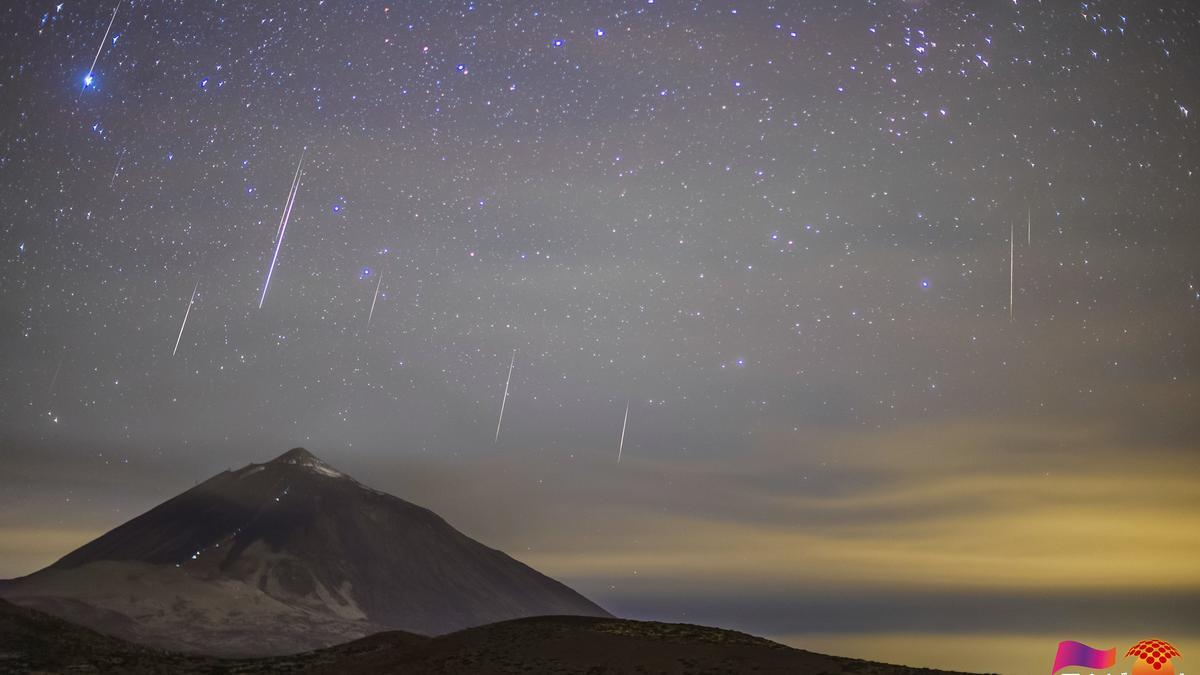 Lluvia de estrellas sobre el Teide.